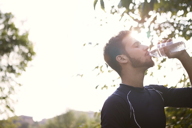 How To Burn Fat Fast Without Exercise:  Man drinking water