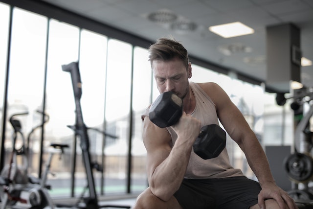 Man doing dumbell curl