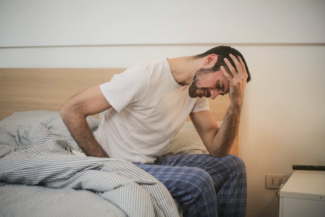 Signs and Symptoms of Low Testosterone: Man cant sleep